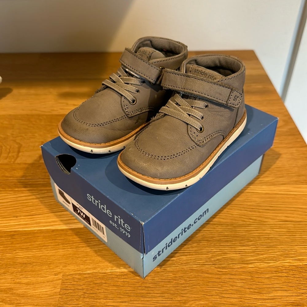 Stride Rite SRT Quinn Boot Grey, 7 Wide